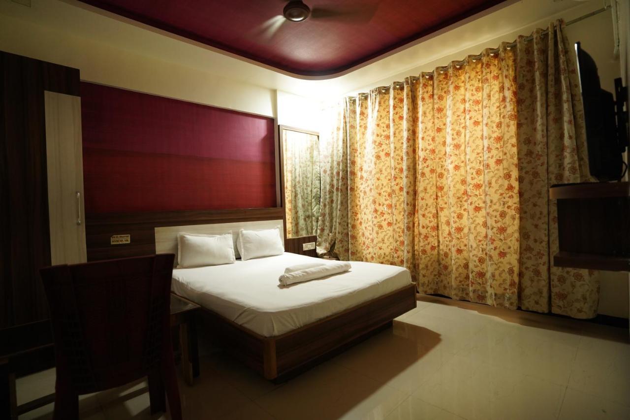 Hotel Sai Ganesh Lodging & Boarding By Wb Inn Titwala Exteriér fotografie
