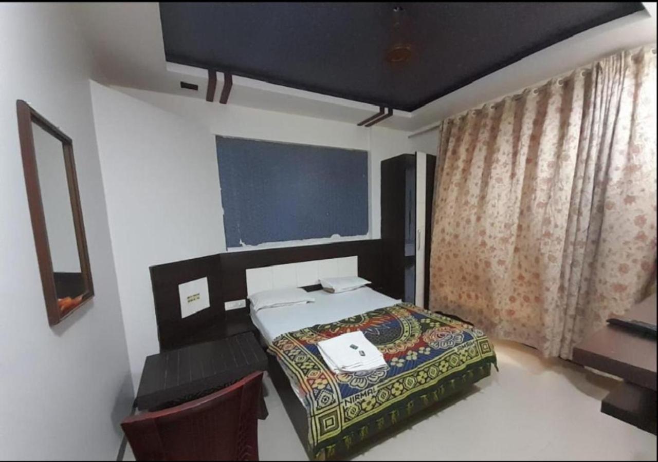 Hotel Sai Ganesh Lodging & Boarding By Wb Inn Titwala Exteriér fotografie