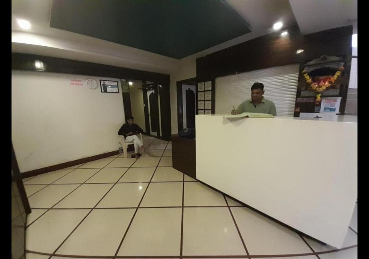 Hotel Sai Ganesh Lodging & Boarding By Wb Inn Titwala Exteriér fotografie