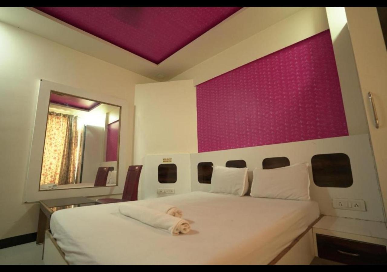 Hotel Sai Ganesh Lodging & Boarding By Wb Inn Titwala Exteriér fotografie
