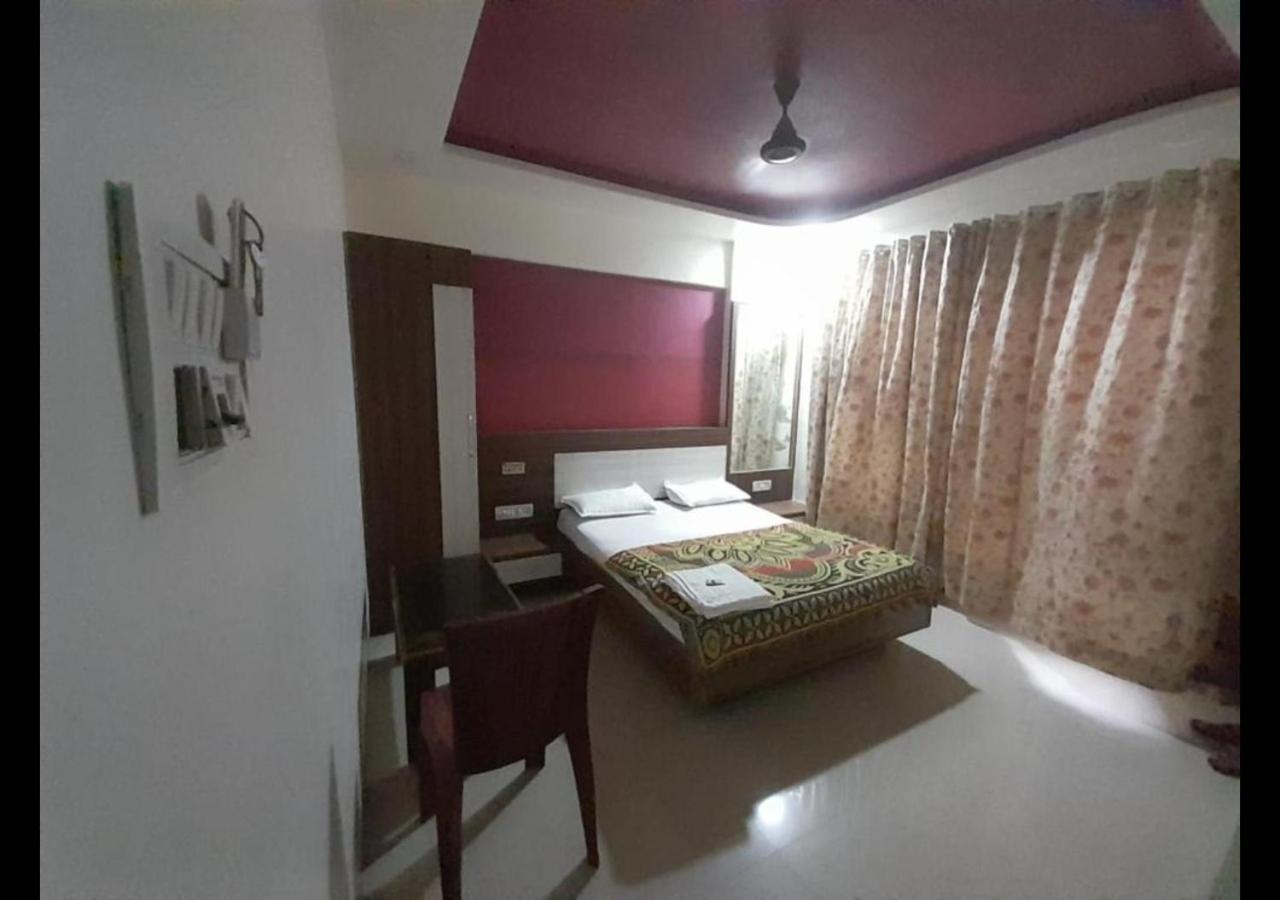 Hotel Sai Ganesh Lodging & Boarding By Wb Inn Titwala Exteriér fotografie